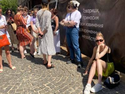 Секс в большом городе: модницы Москвы стоят в очереди за туфлями
