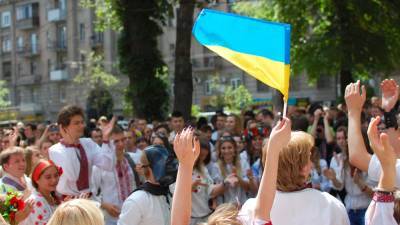 Соцопрос выявил недовольство украинцев политикой Зеленского