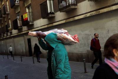 Испанцев призвали есть меньше мяса ради спасения планеты