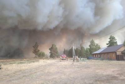 В южноуральском поселке, где эвакуировали жителей из-за лесного пожара, сгорело 40 домов