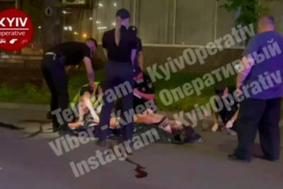Разошлись швы: в Киеве мужчина скончался на улице от потери крови – СМИ