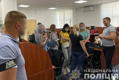 Коллекторы вымогали несуществующие кредиты, угрожая украинцам публикацией порно-компромата