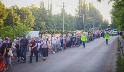 Тысячи верующих УПЦ крестным ходом прошли из Одессы в Свято-Покровский скит села Мариновка