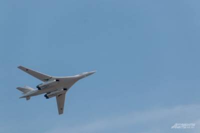 Экипажи двух ракетоносцев Ту-160 отработали полеты с дозаправкой в воздухе