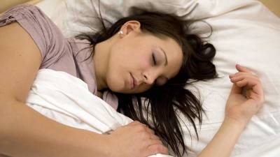 Эксперт рассказал о пользе сна в борьбе с COVID-19