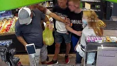 В Киеве во время конфликта в супермаркете мужчина получил удар ножом