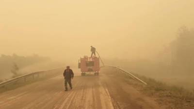 Второй за день поселок загорелся от лесного пожара в Челябинской области