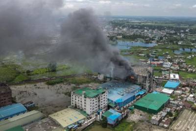 В Бангладеш при пожаре на предприятии по производству соков погибли 52 человека