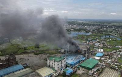 В Бангладеше на фабрике вспыхнул мощный пожар