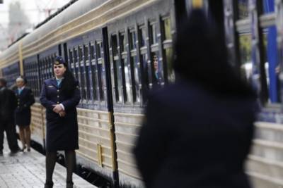 Из Одессы с ветерком: в поезде "Укрзализныци" выпало окно