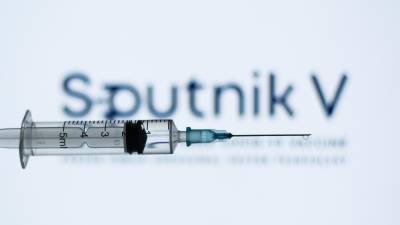 В Санкт-Петербург поступило почти 120 тысяч доз вакцины "Спутник V"