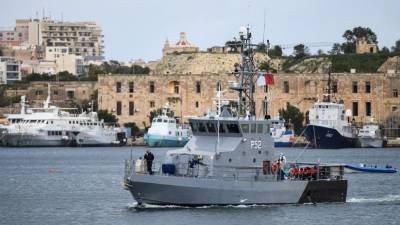 Мальта закрывается от непривитых, а во Франции открываются ночные клубы