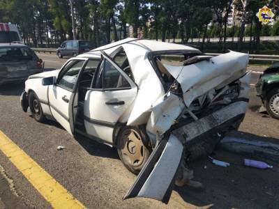 Три автомобиля разбились в аварии на МКАД
