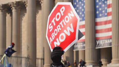 Новый закон позволит кому угодно подавать в суд на женщину за аборт в Техасе