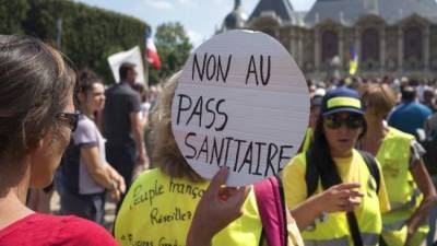 Во Франции более 200 тысяч человек приняли участие в митингах против вакцинации