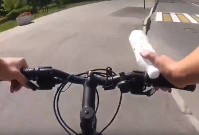 Видео: петербургский велосипедист продемонстрировал водителю «закон бумеранга»