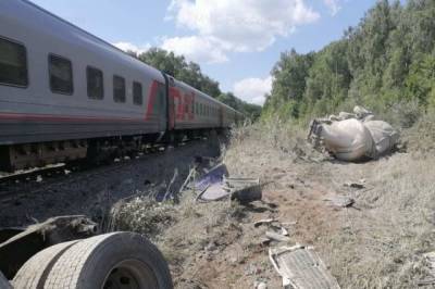 Поезд, столкнувшийся с грузовиком под Калугой, прибыл в Москву