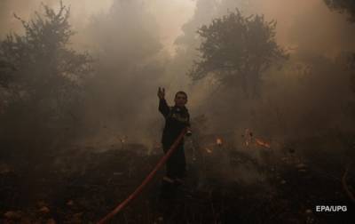 В Греции продолжаются массовые лесные пожары