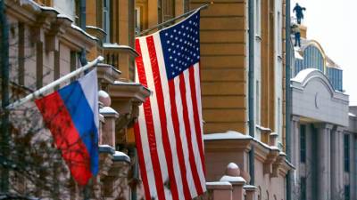 США сократят состав дипломатических миссий в России до 120 человек