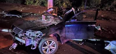 В Тюмени авто врезалось в столб: погибли два человека