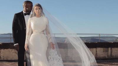 Как Риккардо Тиши создал одно из самых дорогих свадебных платьев для Ким Кардашьян