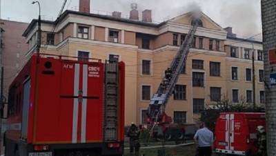 Семь человек пострадали при пожаре в общежитии российского вуза