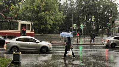 Сильные ливни с грозами накроют Петербург в первый день августа