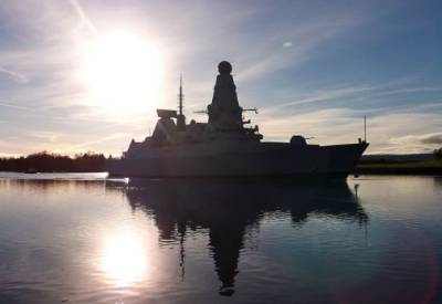 «Британский флот станет посмешищем для всего мира»: В Китае предложили брать пример с России