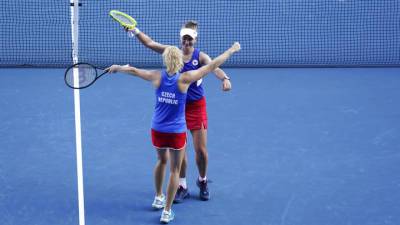 Теннисистки Крейчикова и Синякова завоевали золото Олимпиады в парном разряде