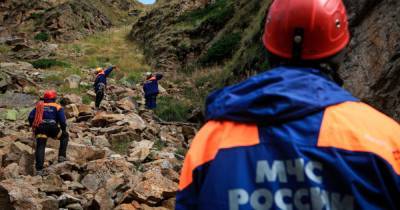 Два альпиниста пострадали при камнепаде в горах КБР
