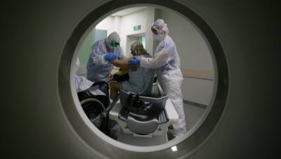 Число заболевших коронавирусом в Петербурге снижается третью неделю подряд