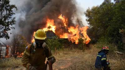 Пожары в Греции: эвакуированы детские лагеря