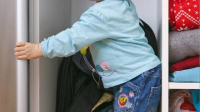Полиция в Купчино несколько часов искала прятавшегося в шкафу ребенка