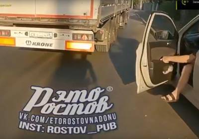 Заварушка завязалась в Ростове из-за едва не попавшего под фуру велосипедиста