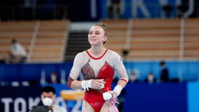 Гимнастка Ильянкова завоевала серебро Олимпиады в упражнениях на брусьях