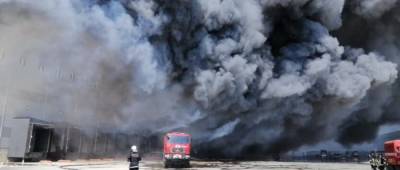 Под Одессой вспыхнул сильный пожар, горели склады: видео