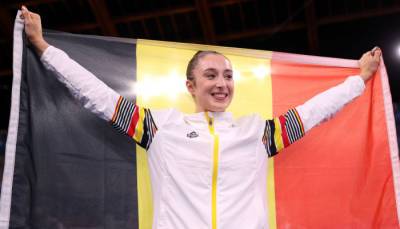 Бельгийка Дерваль выиграла золото Олимпиады в упражнениях на разновысоких брусьях
