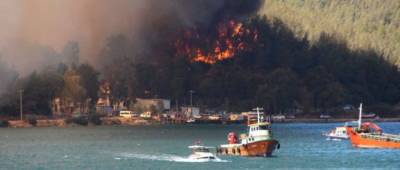 Лесные пожары в Турции: в Бодруме отдыхающих эвакуируют из отелей