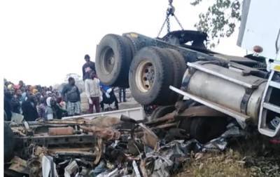В Малави столкнулись автобус и два грузовика, 21 жертва - korrespondent.net - Украина - Афганистан - Кабул - Малави - Джелалабад