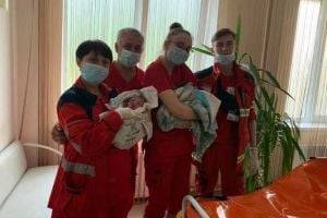 В Харькове роженица назвала близнецов в честь сотрудников "скорой", которые пришли на помощь