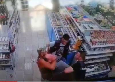 Посетители магазина в Волгограде узнали и задержали опасного насильника и педофила