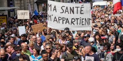 Французы третьи выходные подряд протестуют против коронавирусных ограничений