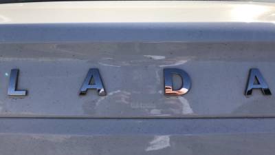 Автомобиль Lada Granta Cross лишился лакированных дверных ручек