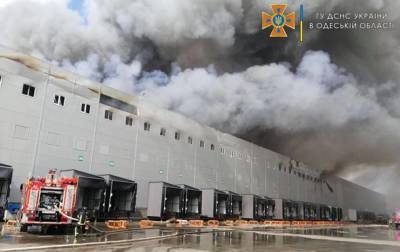 Под Одессой горят склады сети супермаркетов АТБ