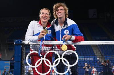 Теннисисты Павлюченкова и Рублев завоевали золото на Играх в Токио