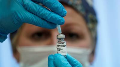 Вакцинацию от COVID-19 полностью завершили более миллиона петербуржцев