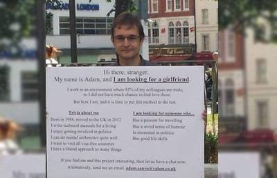 Ходивший с табличкой «ищу девушку» мужчина нашел жену
