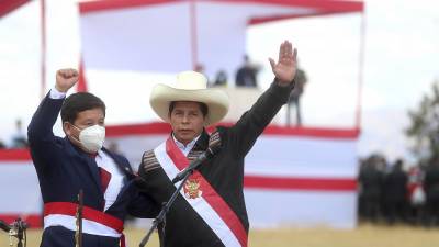 Президента Перу обвиняют в связях с террористами
