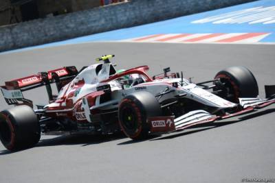 Француз Окон впервые в карьере стал победителем этапа "Формулы-1"