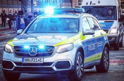 В Германии полиция применила водометы против выступающих за отмену карантина и мира
